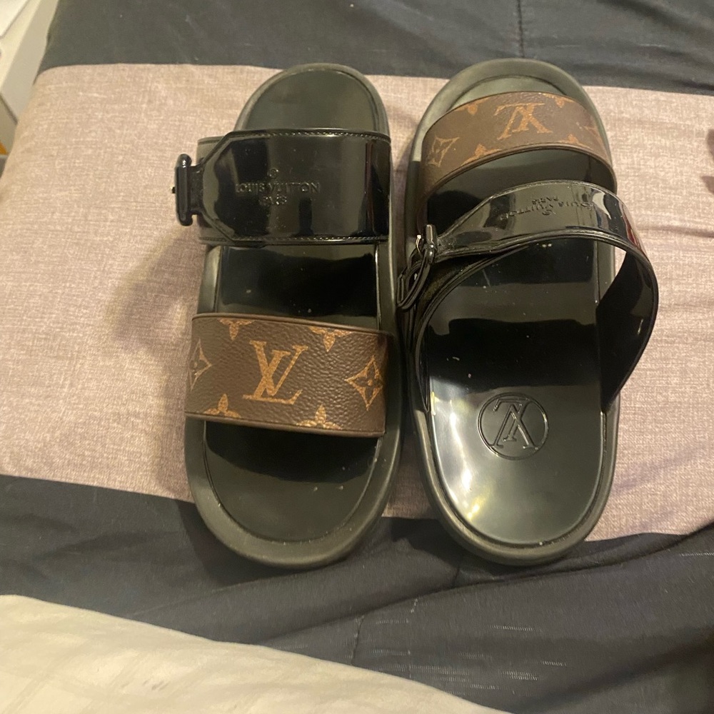 COPY - Louis Vuitton authentic slides. Size 39.